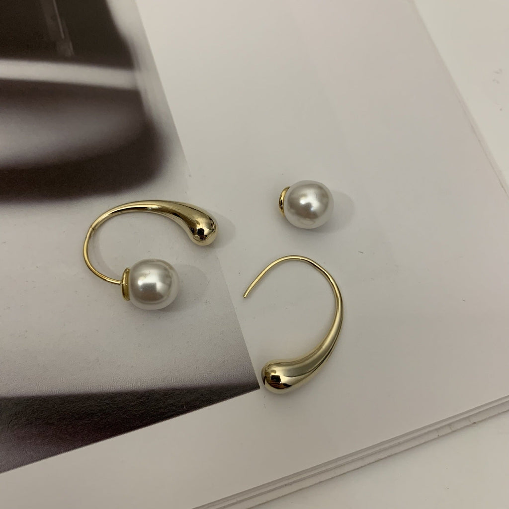 Classic Pearl Earring with Timeless Appeal
