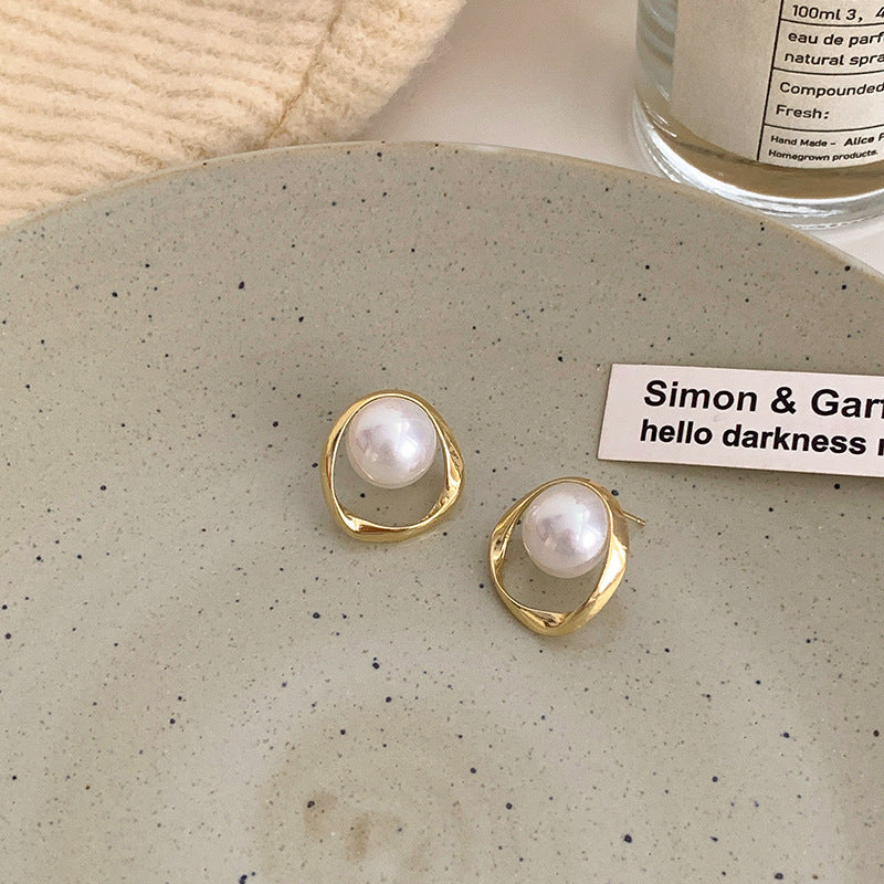 Charming Pearl Earring for Any Occasion