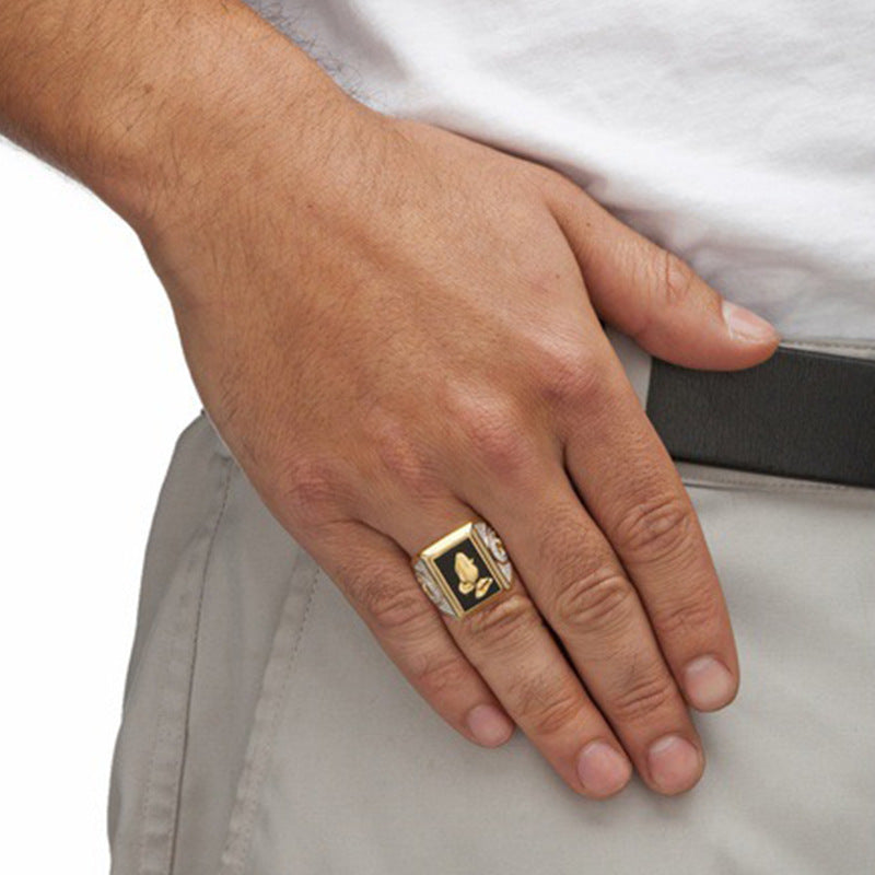 Classic Gold Ring with Timeless Appeal