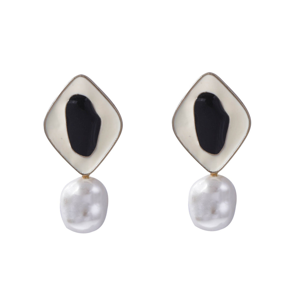 Stunning Pearl Earring for Daily Wear