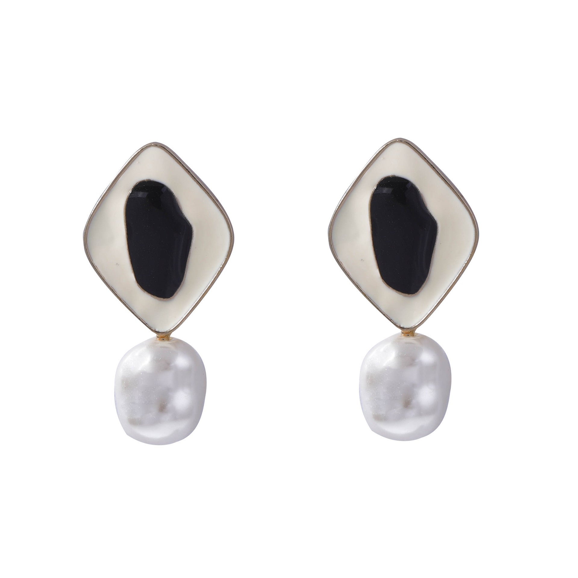 Stunning Pearl Earring for Daily Wear