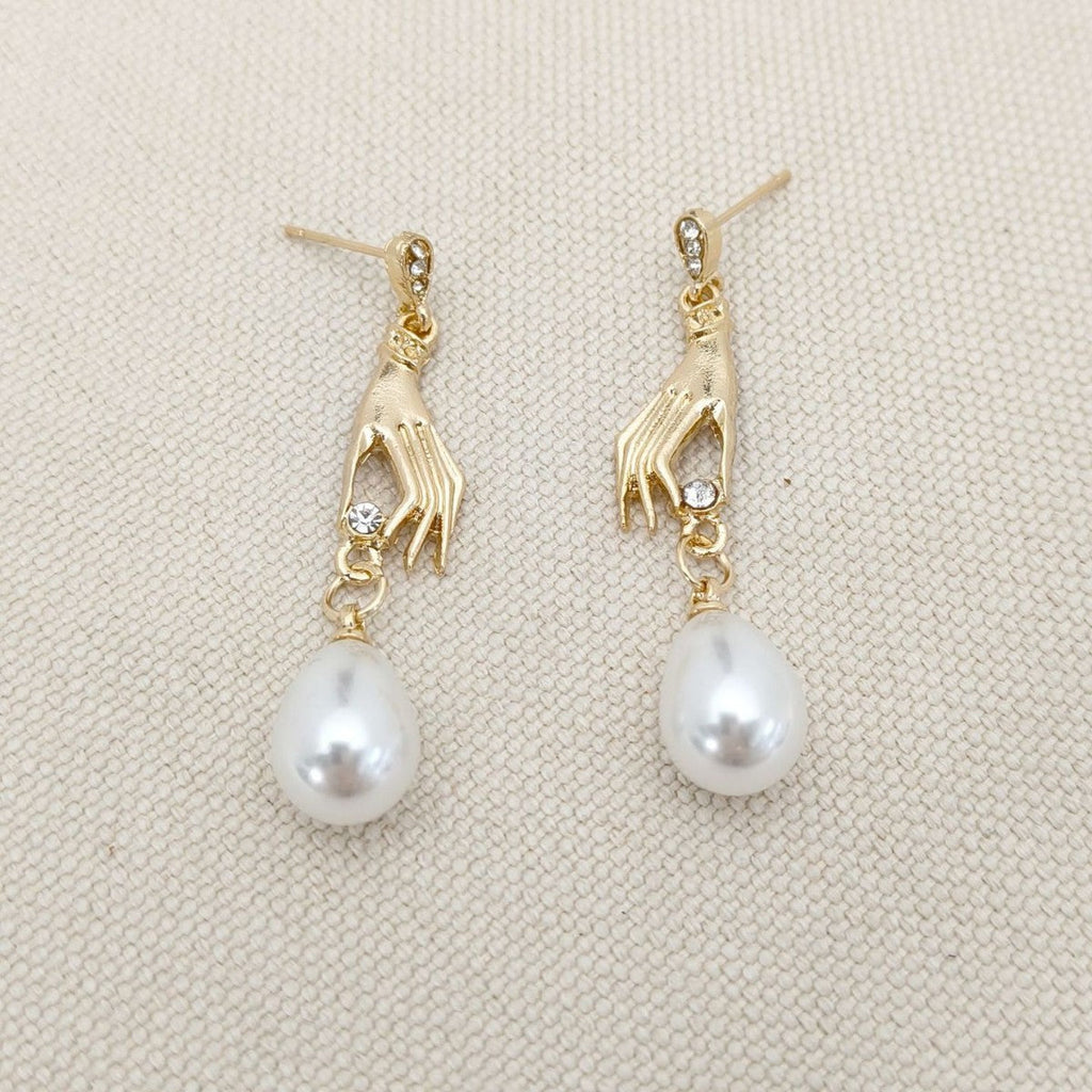 Romantic Pearl Earring for Special Moments