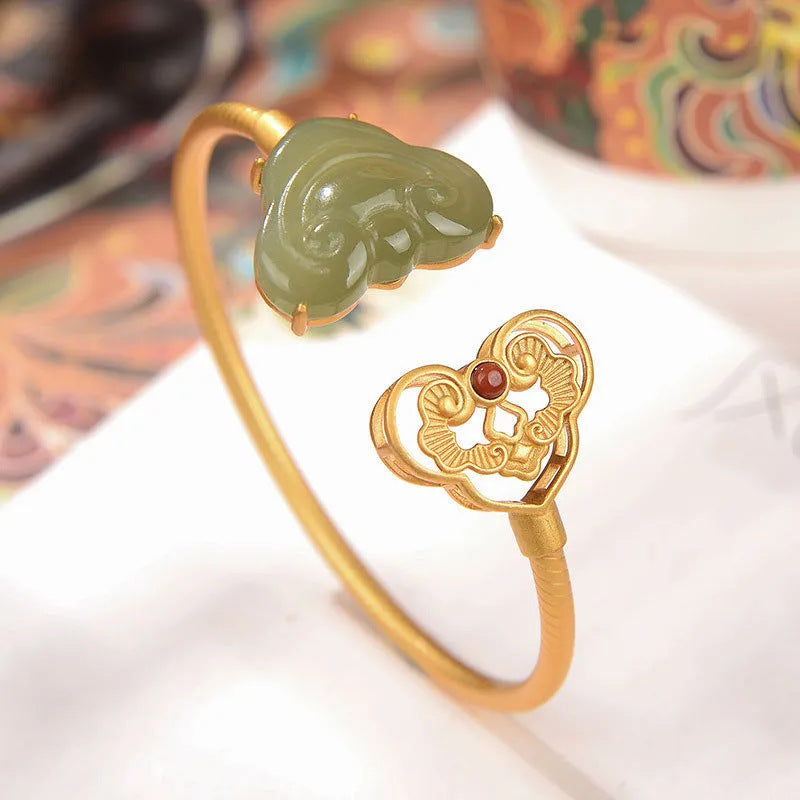 Romantic Gold Bracelet for Special Moments