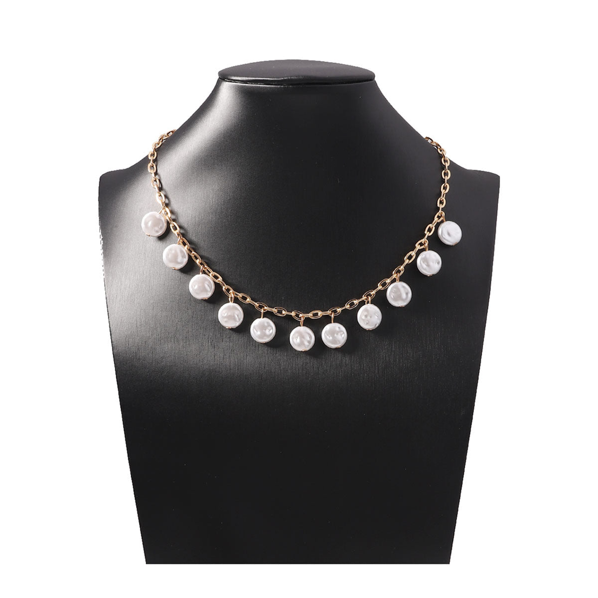 Classic Pearl Necklace with Timeless Appeal