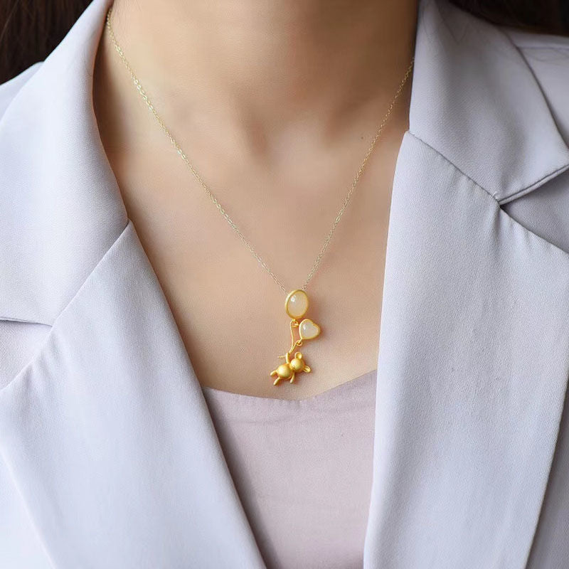 Charming Gold Pendant for Any Occasion