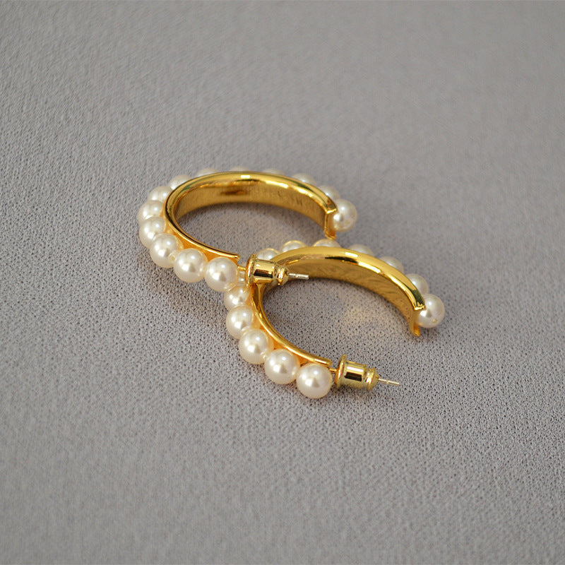 Charming Gold Earring for Any Occasion
