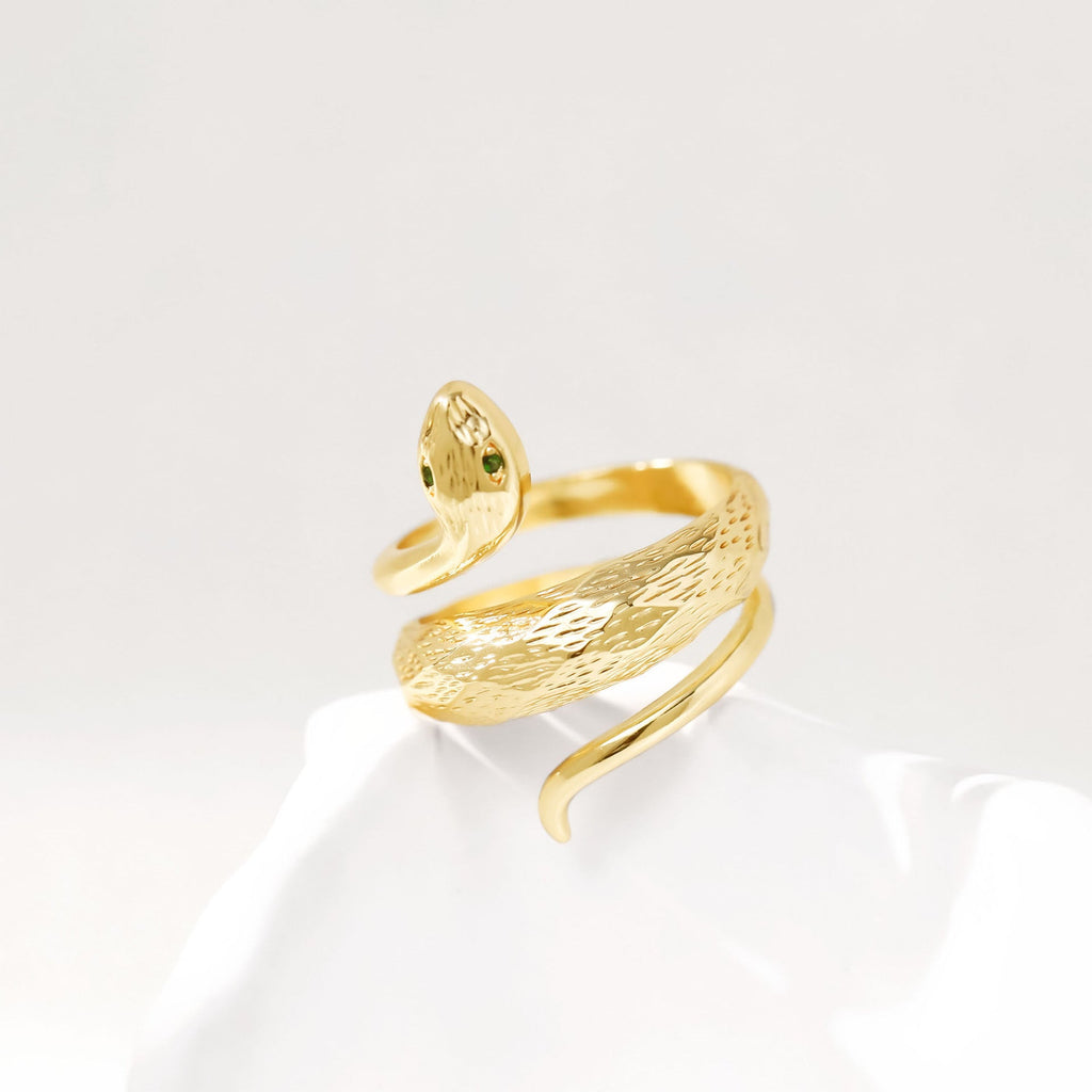 Stunning Gold Ring for Daily Wear