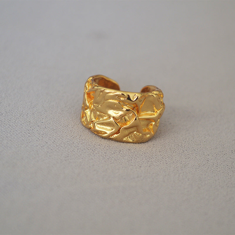 Classic Gold Ring with Timeless Appeal