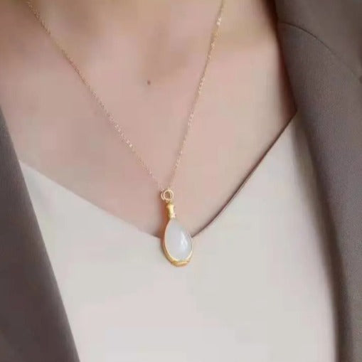 Classic Silver Necklace with Timeless Appeal