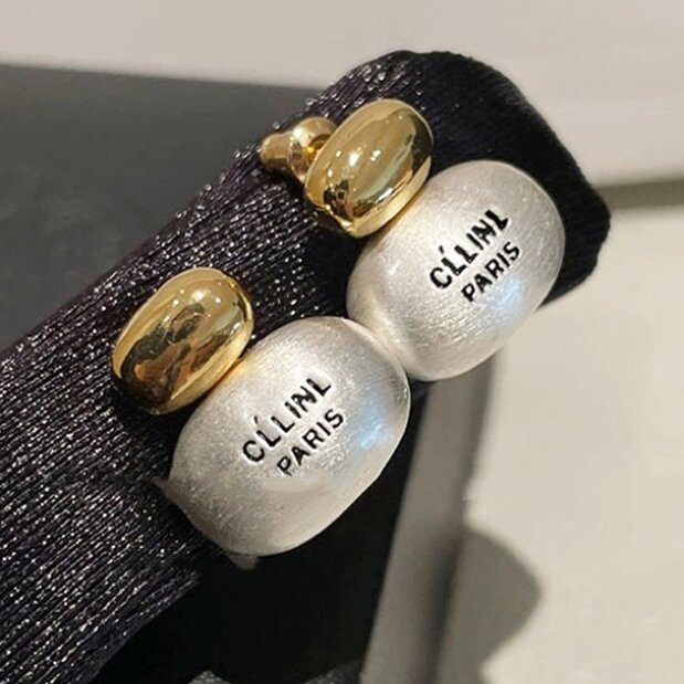 Romantic Gold Earring for Special Moments