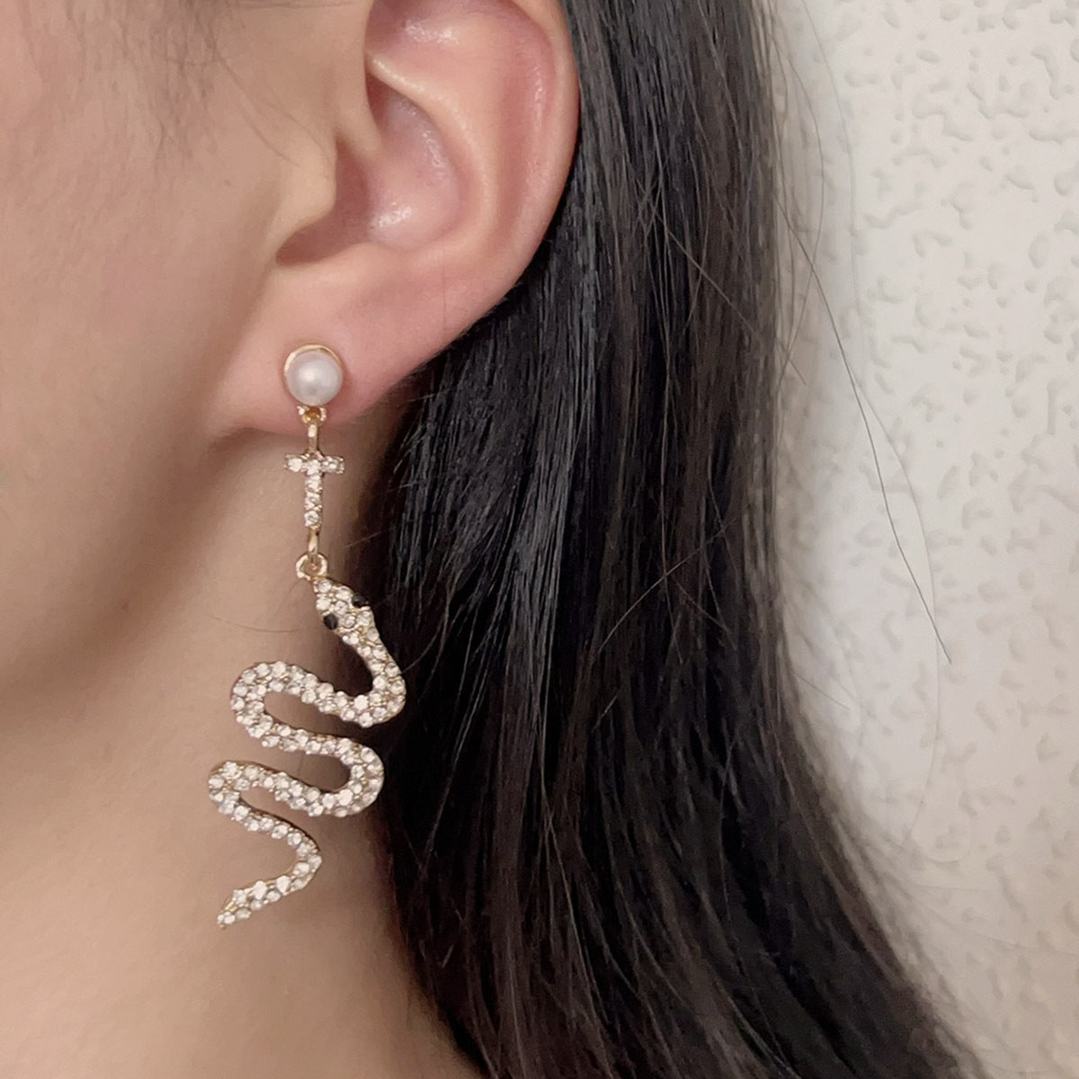 Stunning Pearl Earring for Daily Wear