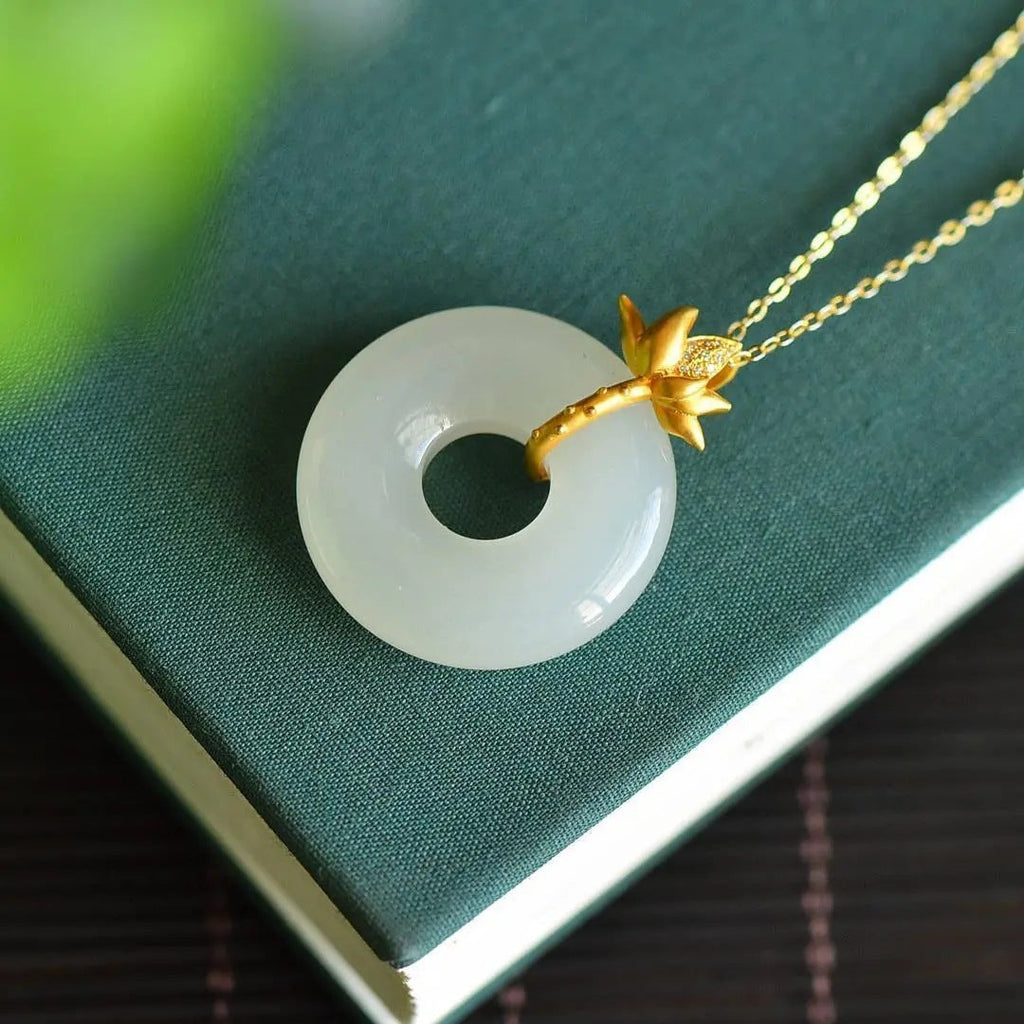 Romantic Gold Necklace for Special Moments