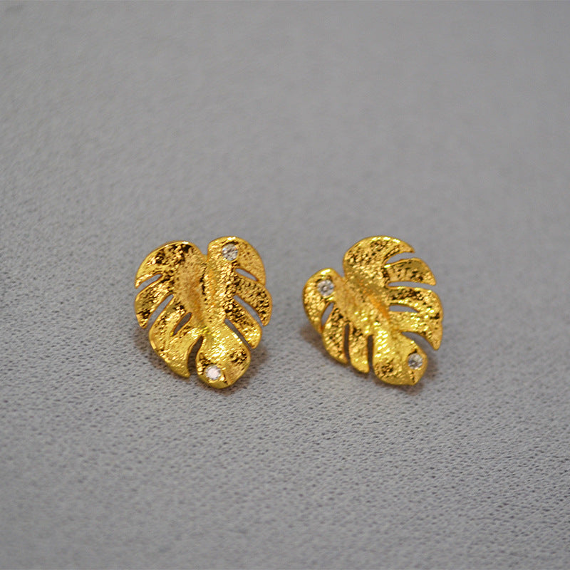 Romantic Gold Earring for Special Moments