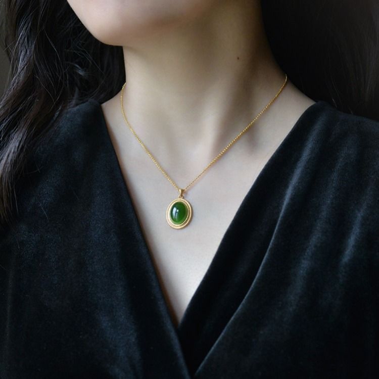 Charming Silver Necklace for Any Occasion