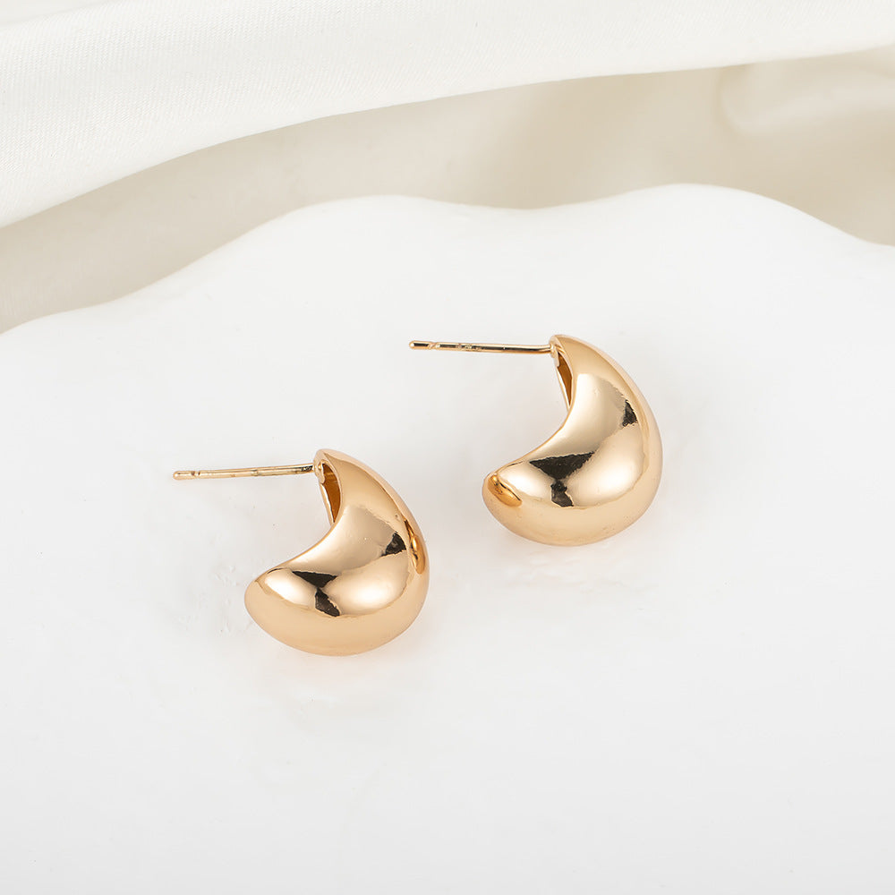 Romantic Gold Earring for Special Moments