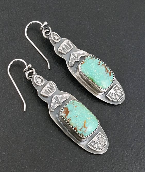 Charming Silver Earring for Any Occasion