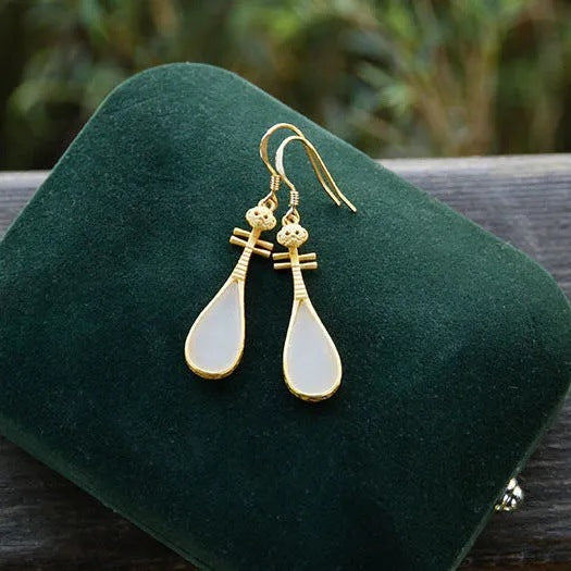 Romantic Silver Earring for Special Moments