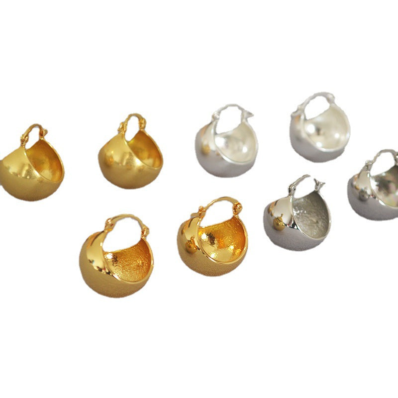 Classic Gold Earring with Timeless Appeal