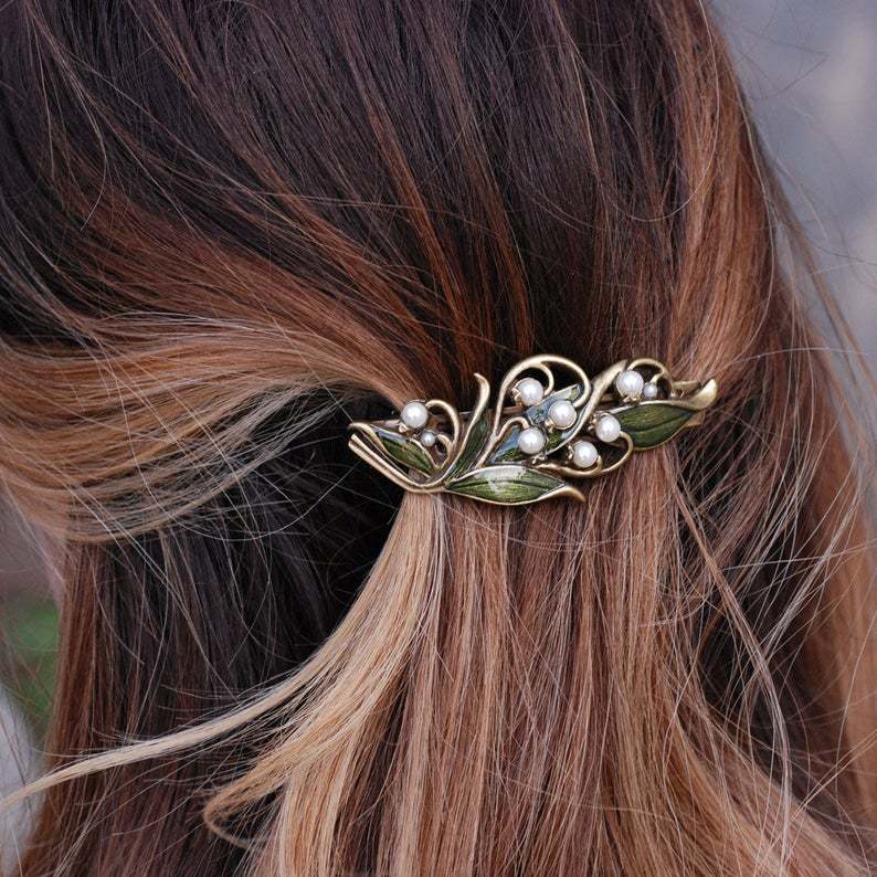 Classic Pearl Piece with Timeless Appeal