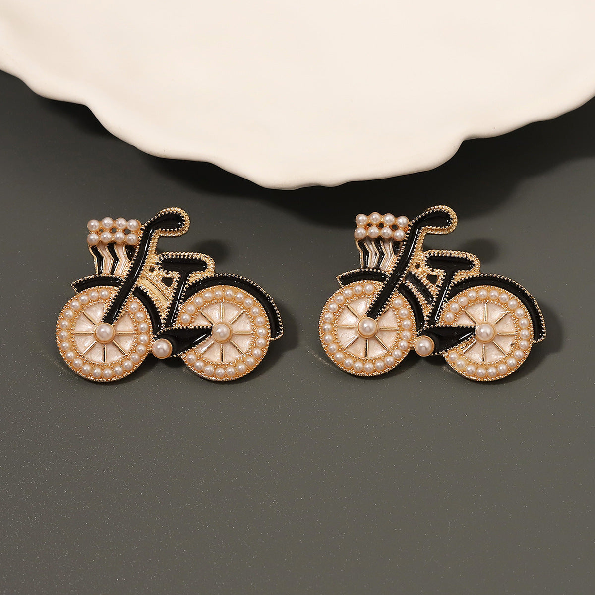 Classic Pearl Earring with Timeless Appeal