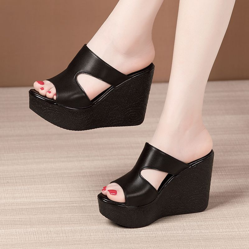 Chic Orthopedic Sandals with Unique Design
