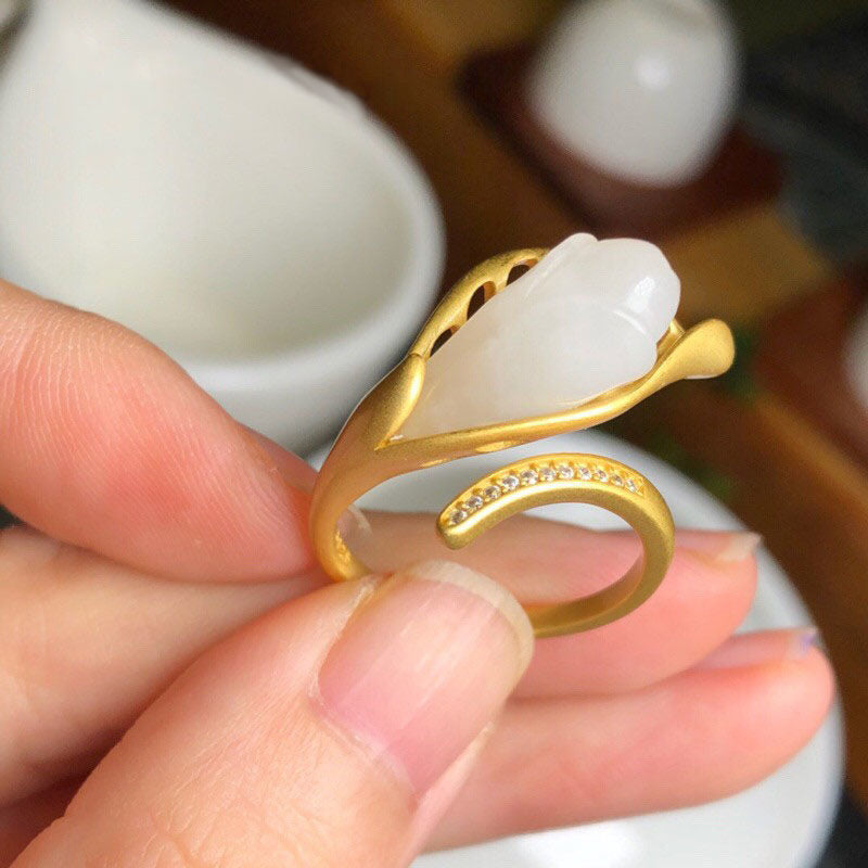 Romantic Gold Ring for Special Moments