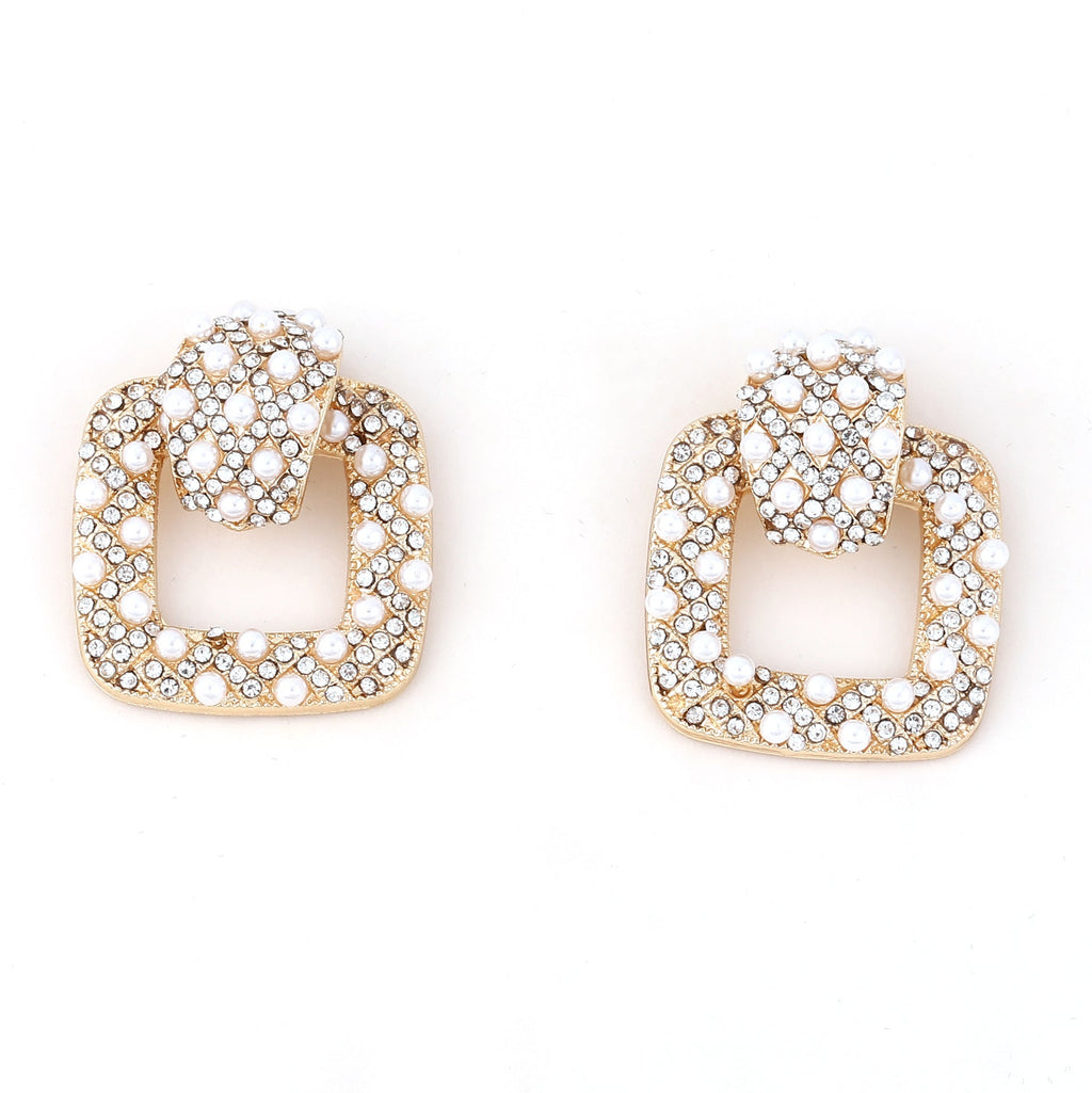 Classic Pearl Earring with Timeless Appeal