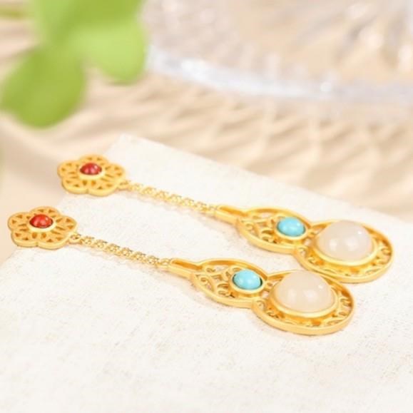 Romantic Gold Earring for Special Moments