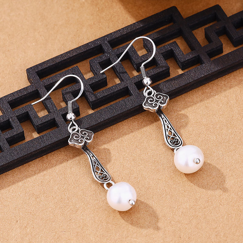 Romantic Silver Earring for Special Moments