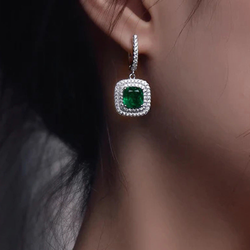 Charming Earring for Any Occasion