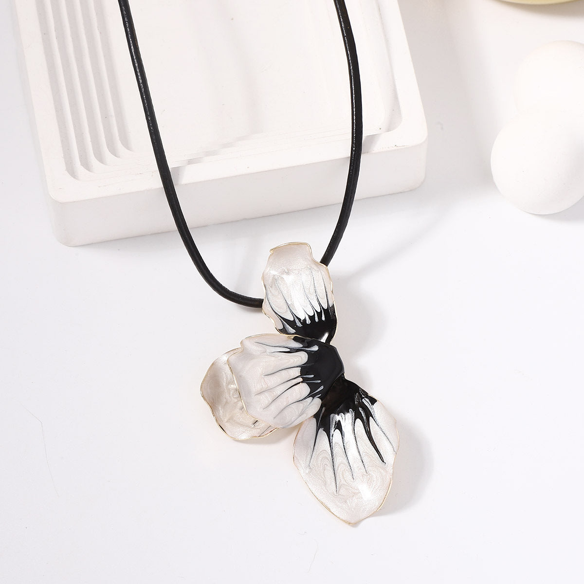 Classic Pendant with Timeless Appeal