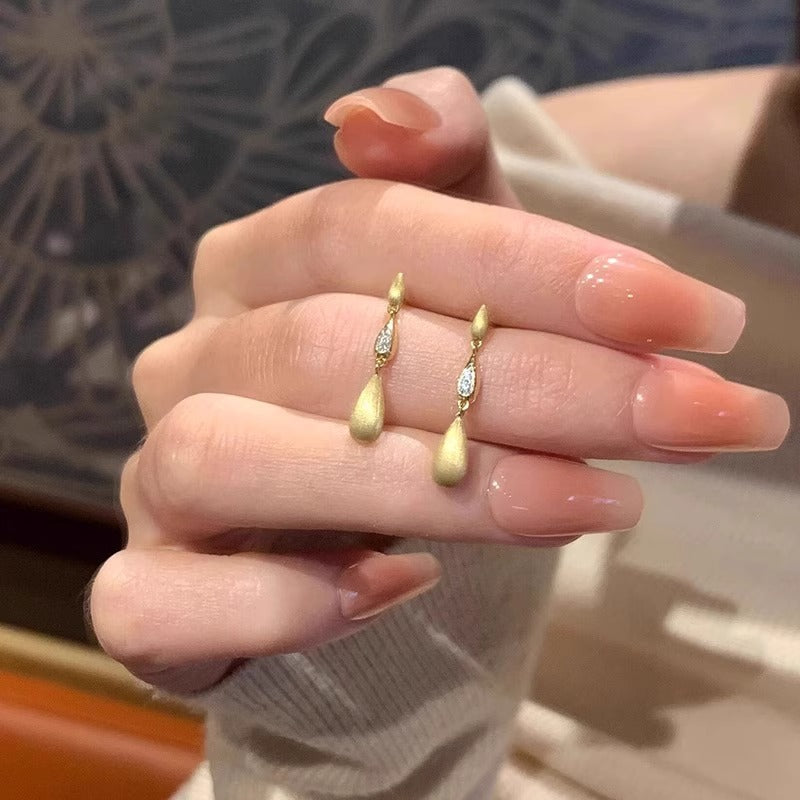Classic Gold Earring with Timeless Appeal