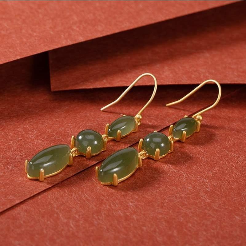 Charming Silver Earring for Any Occasion