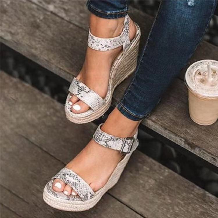 Chic Orthopedic Sandals with Unique Design