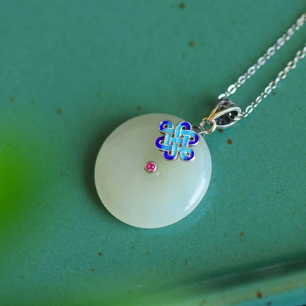 Classic Silver Necklace with Timeless Appeal