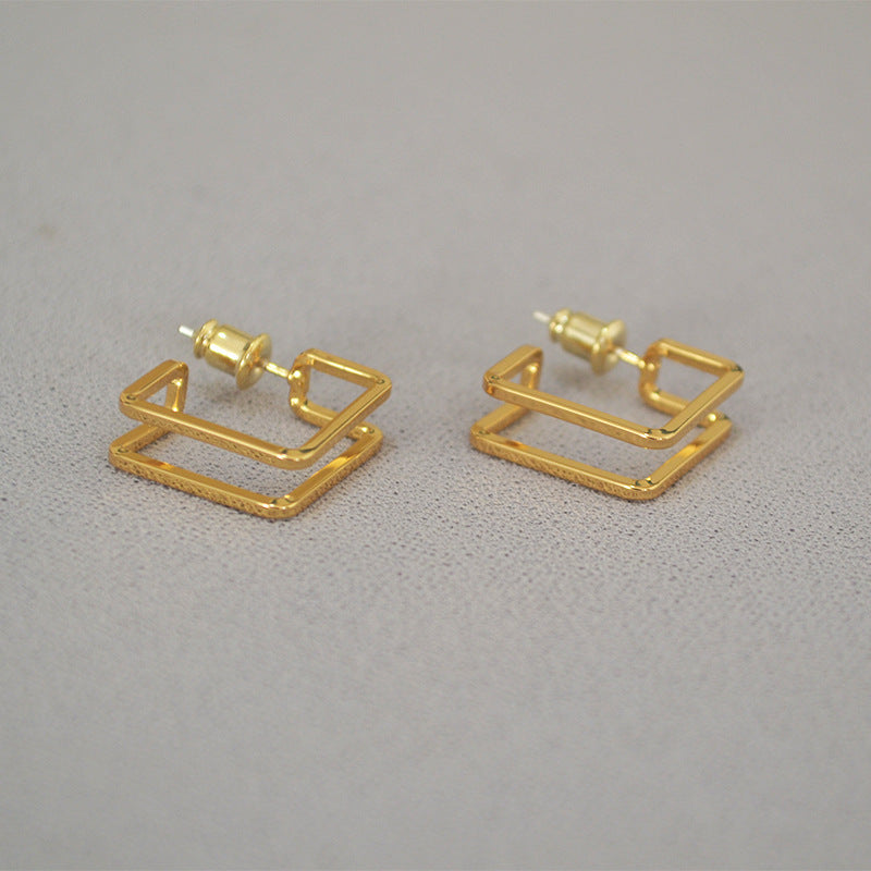 Charming Gold Earring for Any Occasion