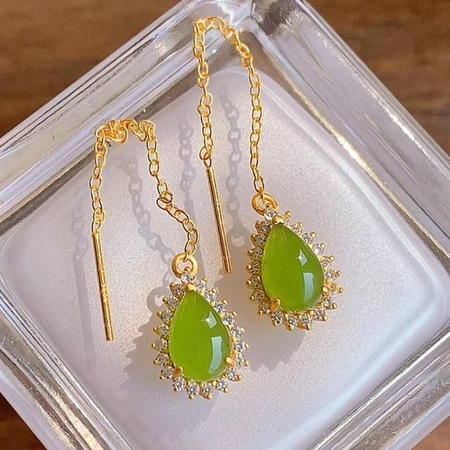 Romantic Gold Earring for Special Moments