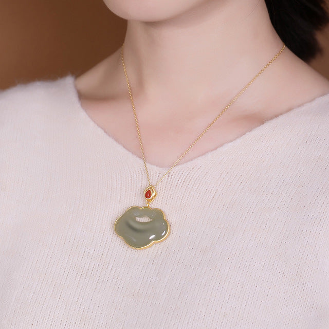 Stunning Gold Pendant for Daily Wear