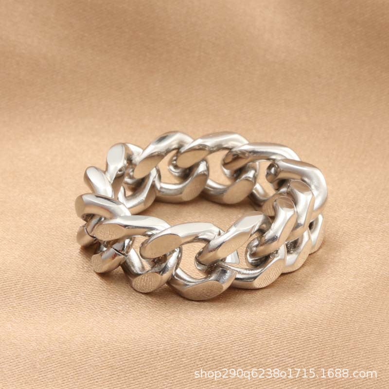 Classic Chain with Timeless Appeal
