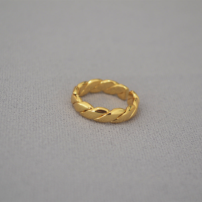 Romantic Gold Ring for Special Moments