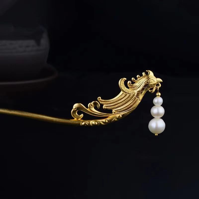 Beautiful Gold Pendant with Unique Style