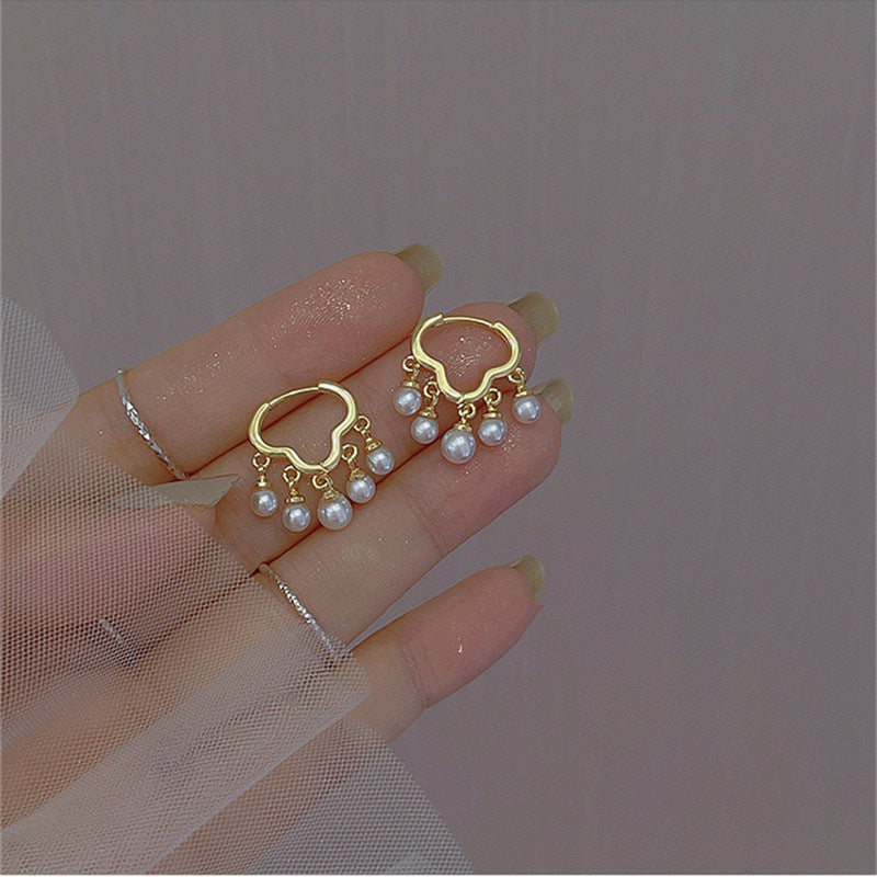 Romantic Pearl Earring for Special Moments