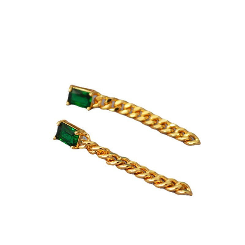 Charming Gold Earring for Any Occasion