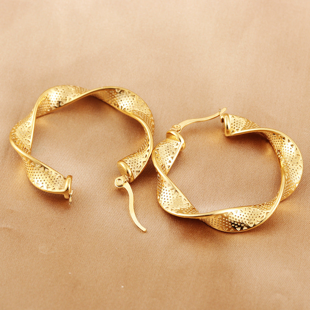 Charming Gold Earring for Any Occasion