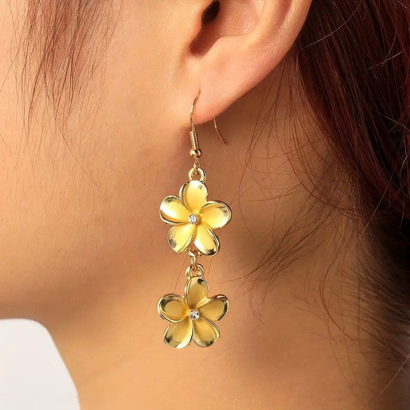 Classic Gold Earring with Timeless Appeal