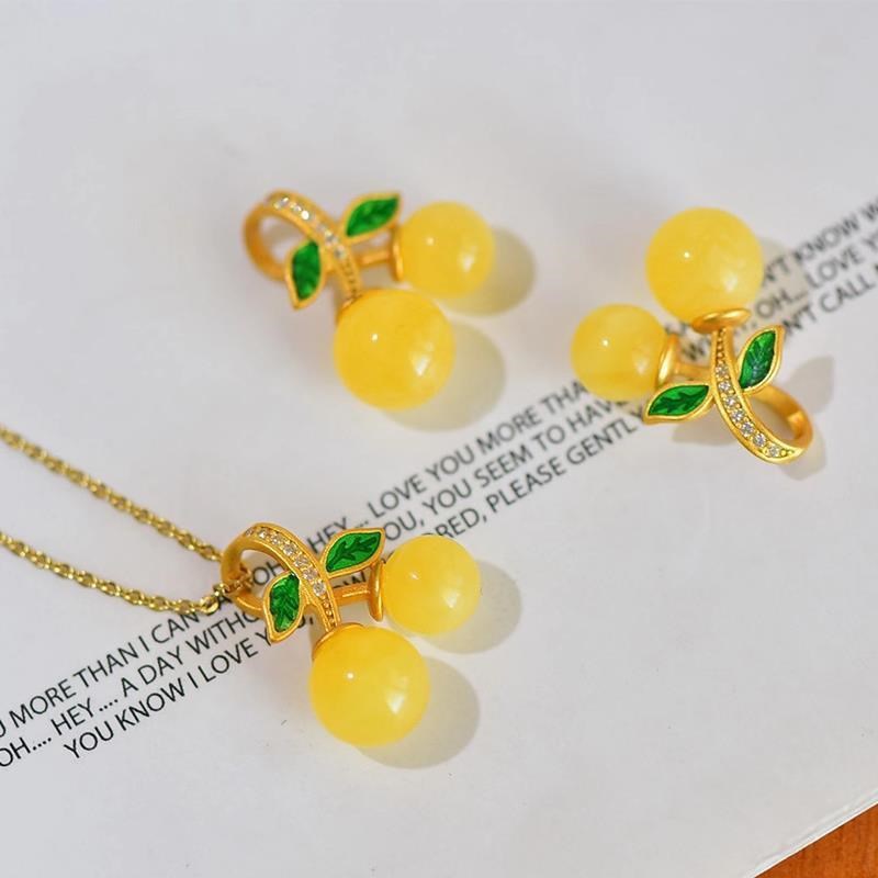 Romantic Gold Necklace for Special Moments