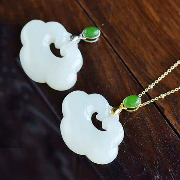Classic Gold Necklace with Timeless Appeal