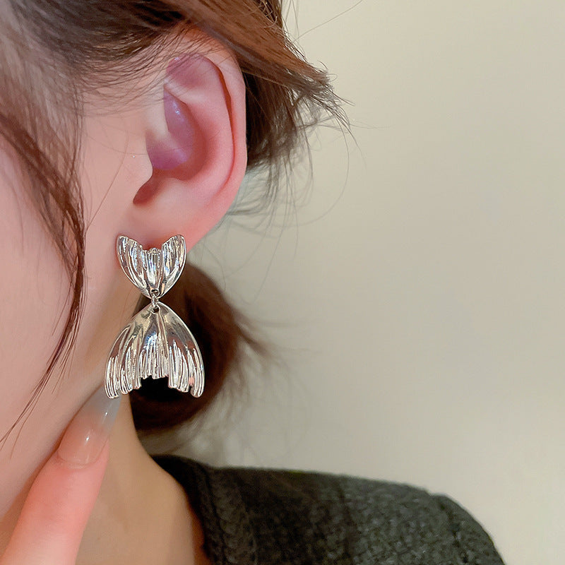 Charming Silver Earring for Any Occasion