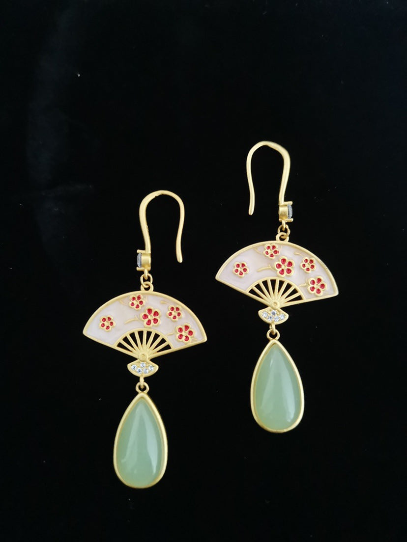 Romantic Gold Earring for Special Moments