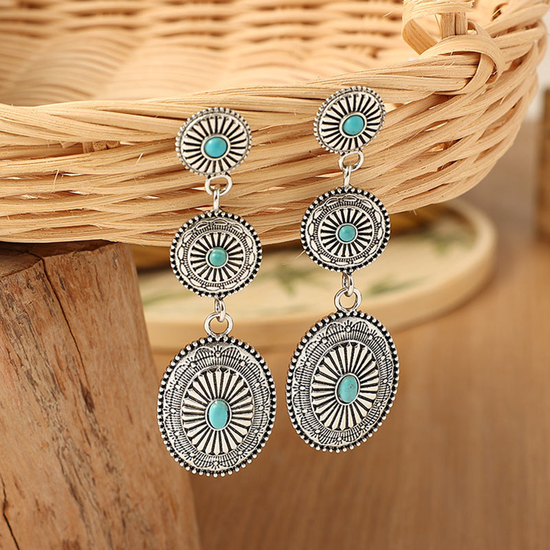 Charming Silver Earring for Any Occasion